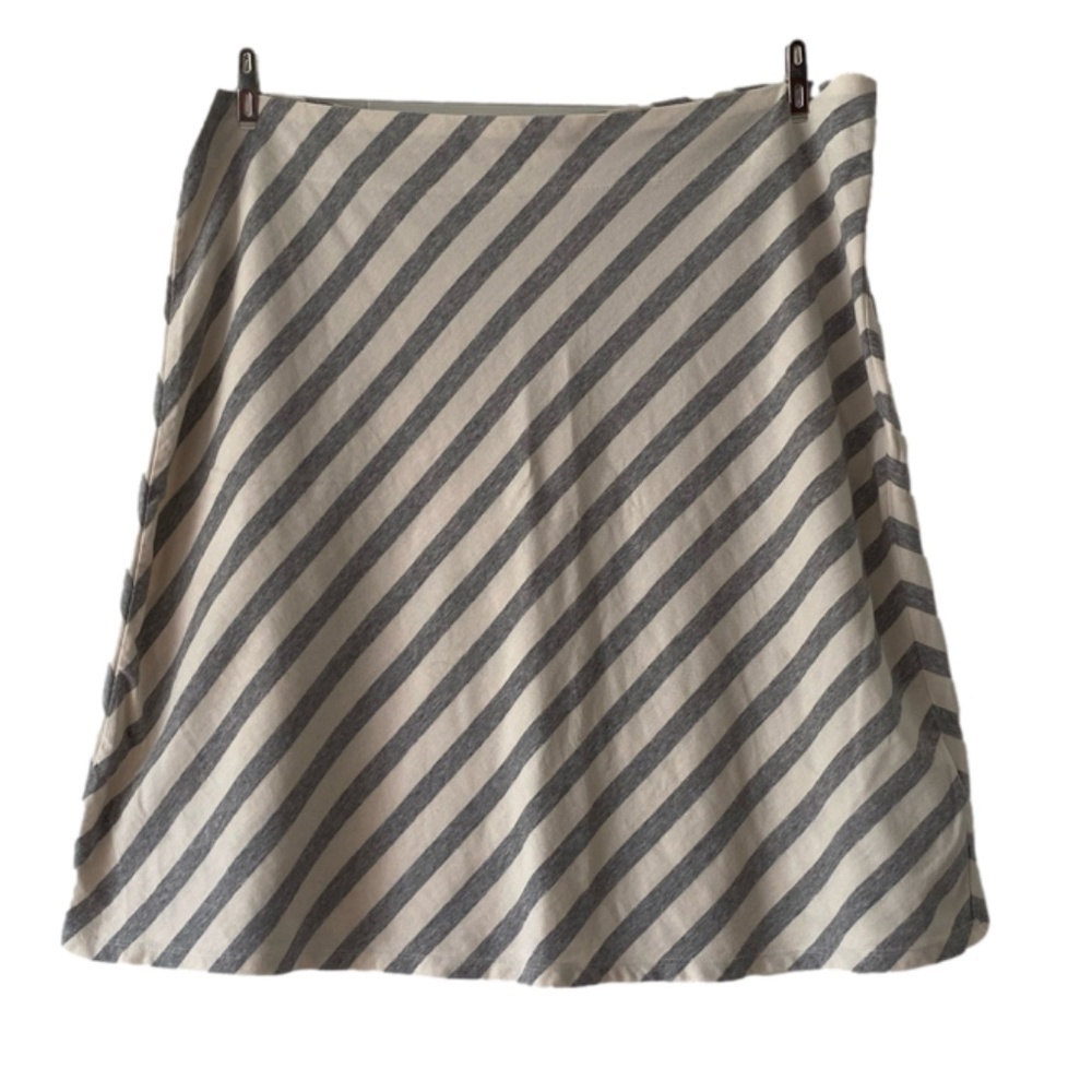 Ladies Grey and white MEC organic cotton and spandex skirt size L/G